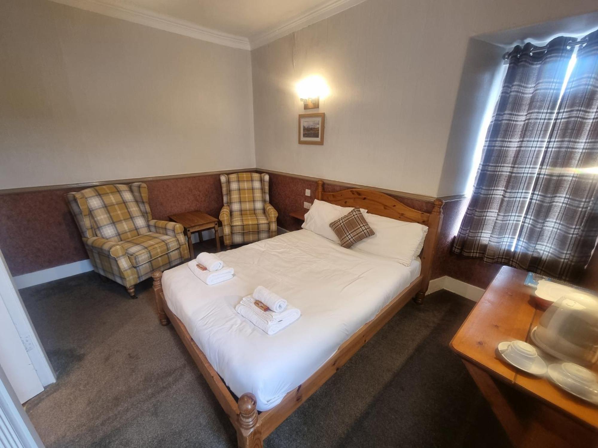 Roy Bridge Hotel Fort William Exterior photo