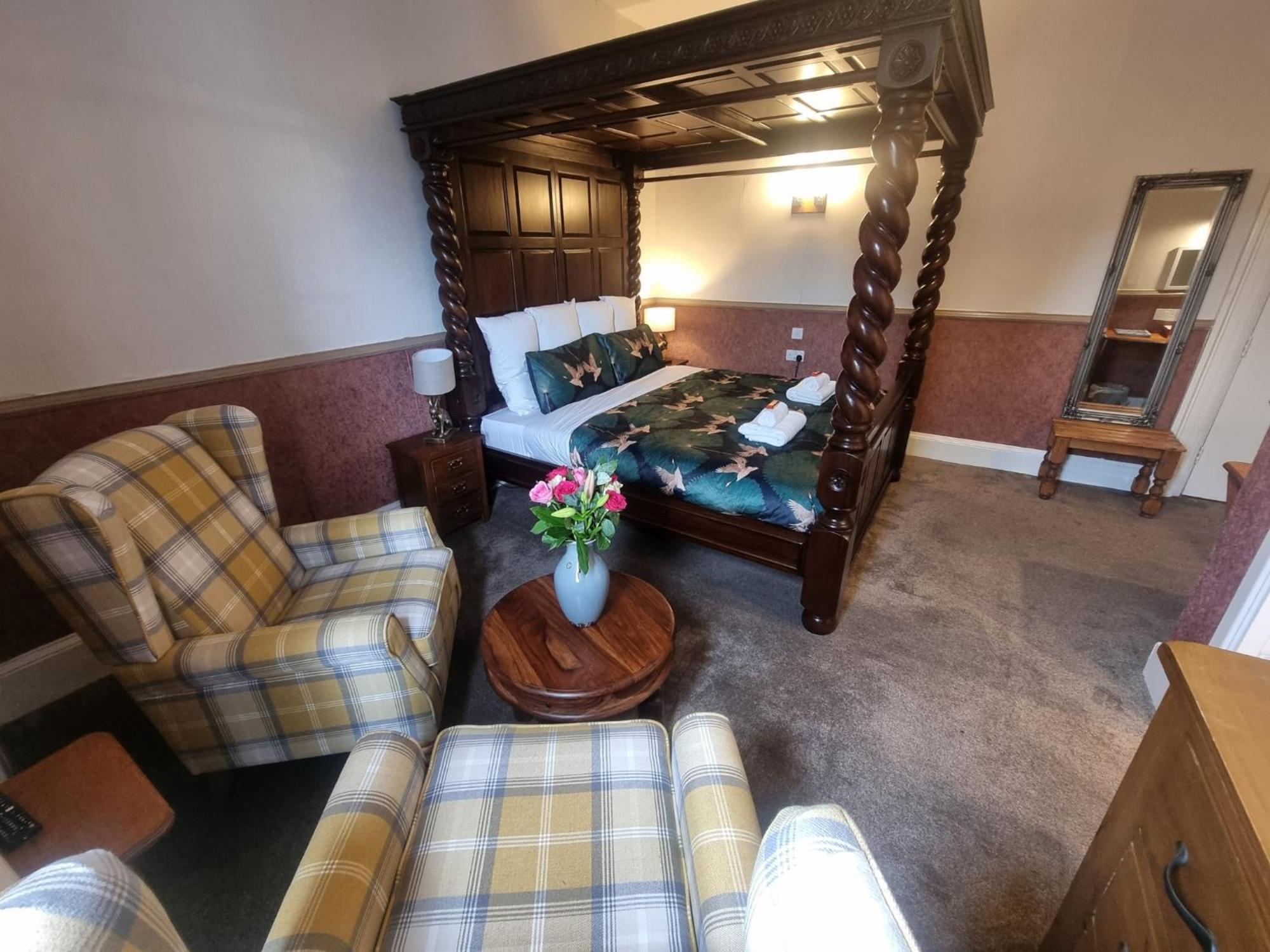 Roy Bridge Hotel Fort William Exterior photo
