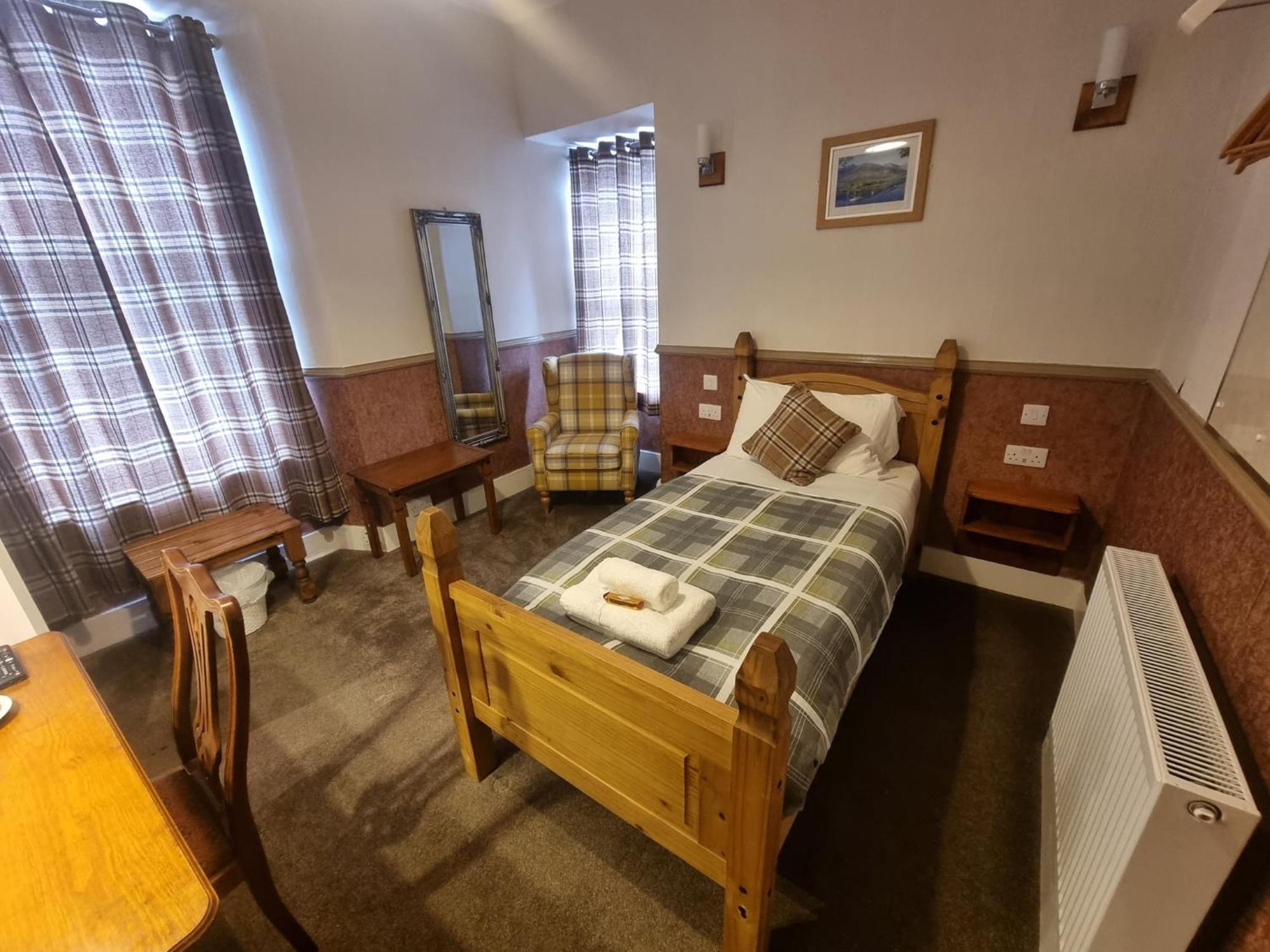 Roy Bridge Hotel Fort William Exterior photo