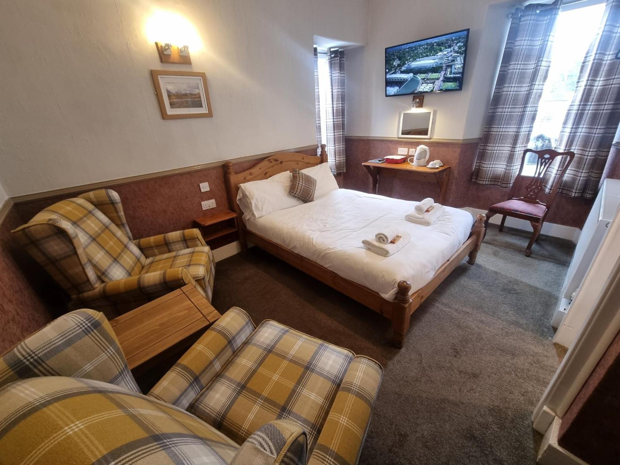 Roy Bridge Hotel Fort William Exterior photo